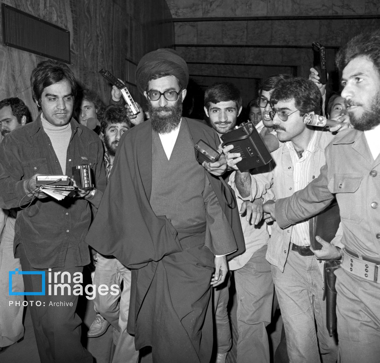 Аятолла Хаменеи в 1979-1981 годах Аятолла Хаменеи в 1979-1981 годах