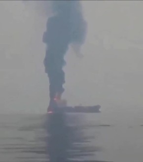 Кадры тонущего танкера в Ормузском проливе