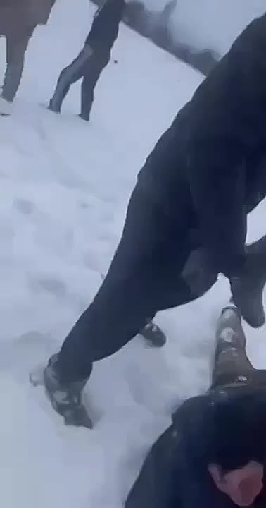 На Украине людоловы тащать очередного эксперта по борьбе с дронами делится опытом