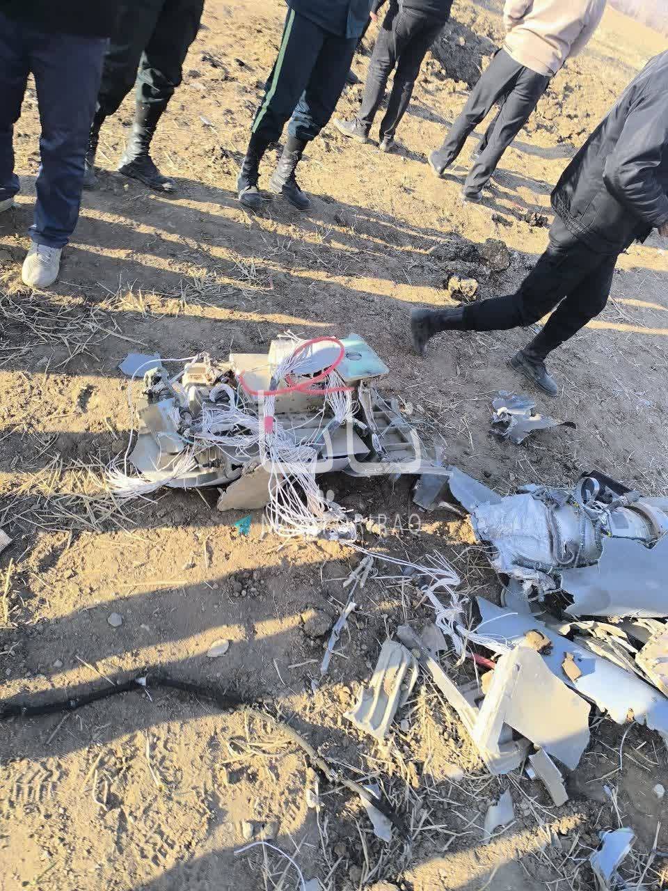 Обломки ещё одного израильского беспилотника сбитого иранскими военными Обломки ещё одного израильского беспилотника сбитого иранскими военными