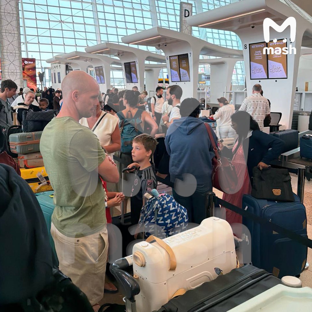 Пассажиры на первый рейс Абу-Даби – Москва авиакомпании Etihad Airways уже прошли регистрацию, он отправится в Россию в 14:30 Пассажиры на первый рейс Абу-Даби – Москва авиакомпании Etihad Airways уже прошли регистрацию, он отправится в Россию в 14:30