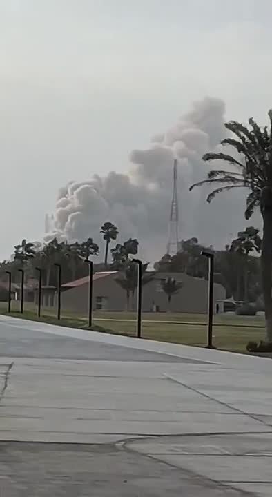 Сообщают, что в Саудовской Аравии поражен объект нефтяной компании Saudi Aramco