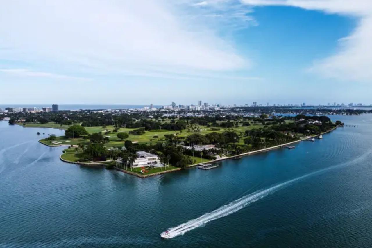 Цукерберг купил дом на острове-бункере для миллиардеров – американская элита готовится к худшему? Цукерберг купил дом на острове-бункере для миллиардеров – американская элита готовится к худшему?