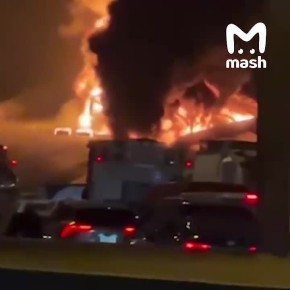 Пожар в посольстве США в Эр-Рияде после взрывов в дипломатическом квартале