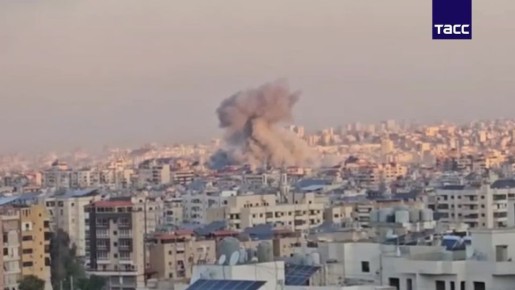 Дым поднимается от израильских ударов в Бейруте