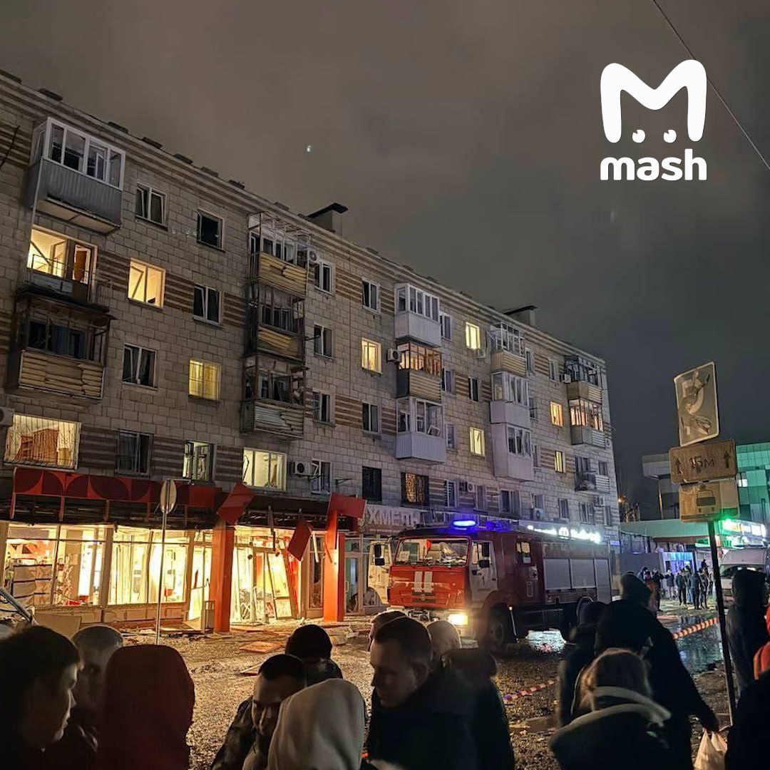 Один из сбитых всушных БПЛА упал рядом с магазином "Магнит" в Волгограде Один из сбитых всушных БПЛА упал рядом с магазином "Магнит" в Волгограде