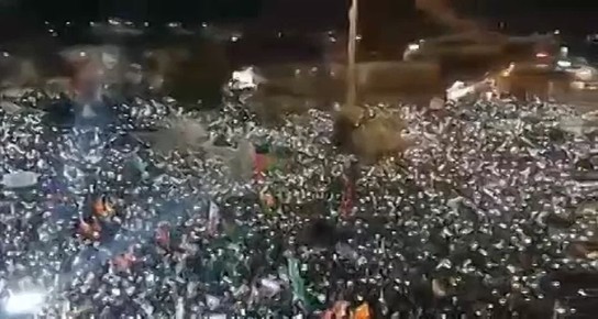 Народ Ирана вышел на улицы в знак поддержки страны