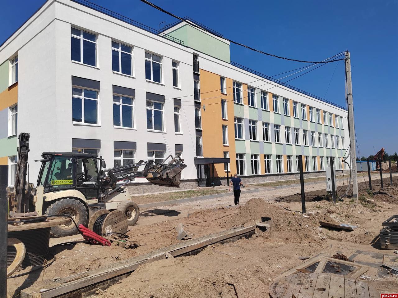 Занятия в новой школе Гдова начнутся 6 апреля