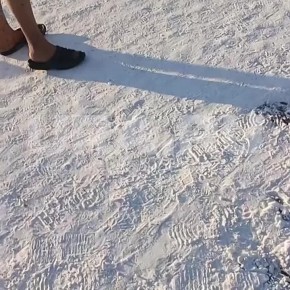 Мужчина в одних тапках гулял по морозу