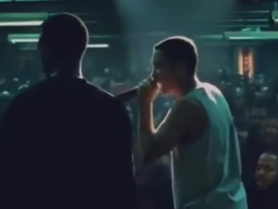 Российские рэперы стали получать памятки от юристов крупных лейблов о цензуре в своих песнях