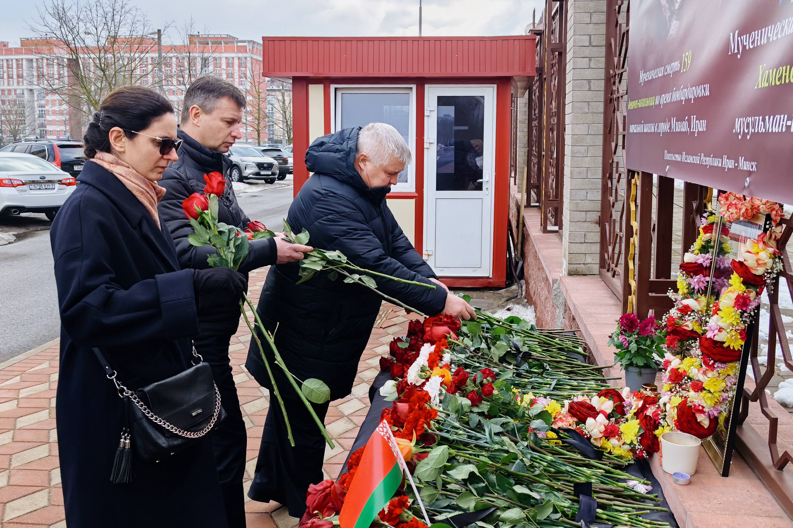 Борис Грызлов оставил запись в книге соболезнований в Посольстве Ирана Борис Грызлов оставил запись в книге соболезнований в Посольстве Ирана