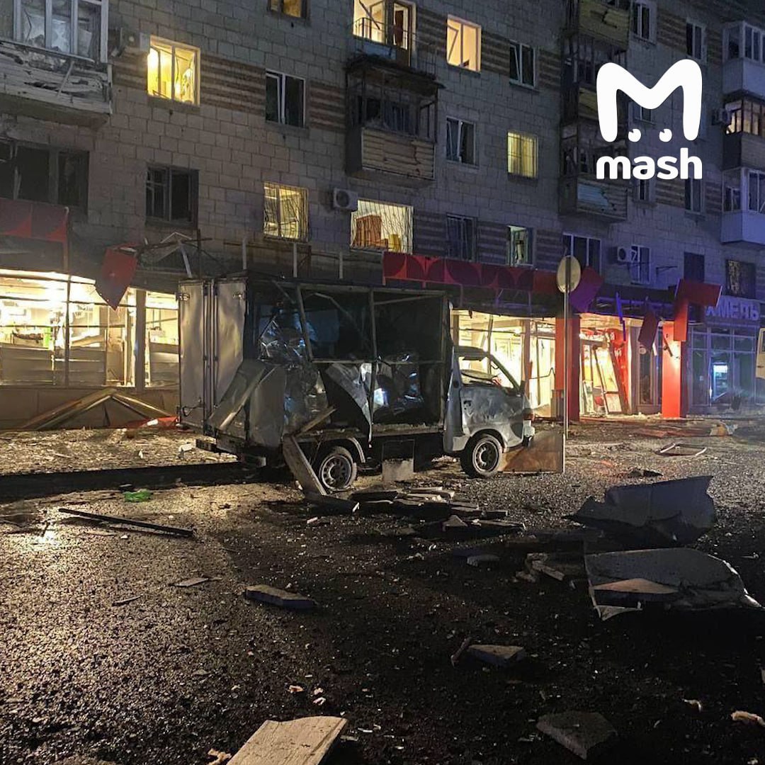 Один из сбитых всушных БПЛА упал рядом с магазином "Магнит" в Волгограде Один из сбитых всушных БПЛА упал рядом с магазином "Магнит" в Волгограде