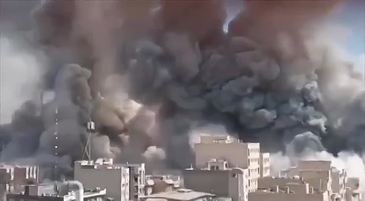 Кадры массированных ударов по Тегерану