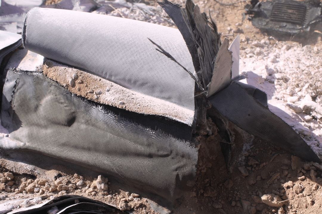 Обломки израильского разведывательного БПЛА Orbiter 4 в варианте со спутниковой системой связи Обломки израильского разведывательного БПЛА Orbiter 4 в варианте со спутниковой системой связи