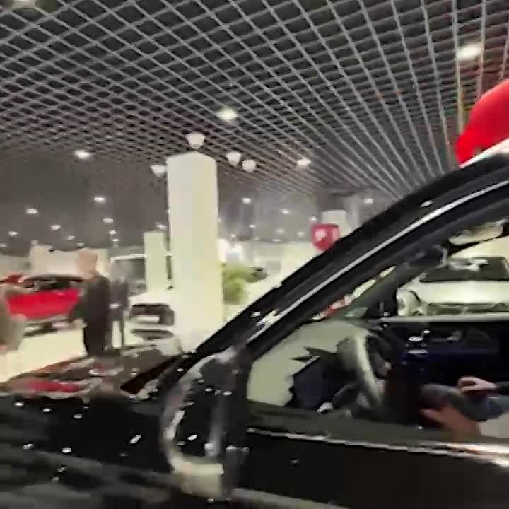 "Отменяй самолёт — сегодня ты поедешь домой на новой машине"