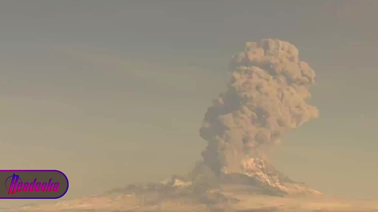 На Камчатке проснулся вулкан Шивелуч — столб пепла поднялся на 8 км