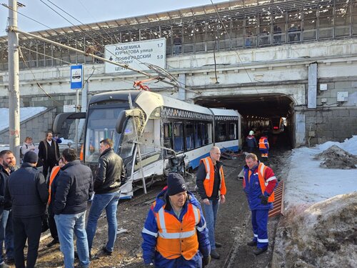 В Москве столкнулись два трамвая: пострадали 18 человек, среди них дети В Москве столкнулись два трамвая: пострадали 18 человек, среди них дети