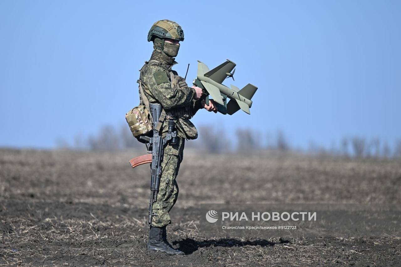 Боевое дежурство ЗРК "Бук-М3" группировки войск "Центр" на Добропольском направлении СВО Боевое дежурство ЗРК "Бук-М3" группировки войск "Центр" на Добропольском направлении СВО
