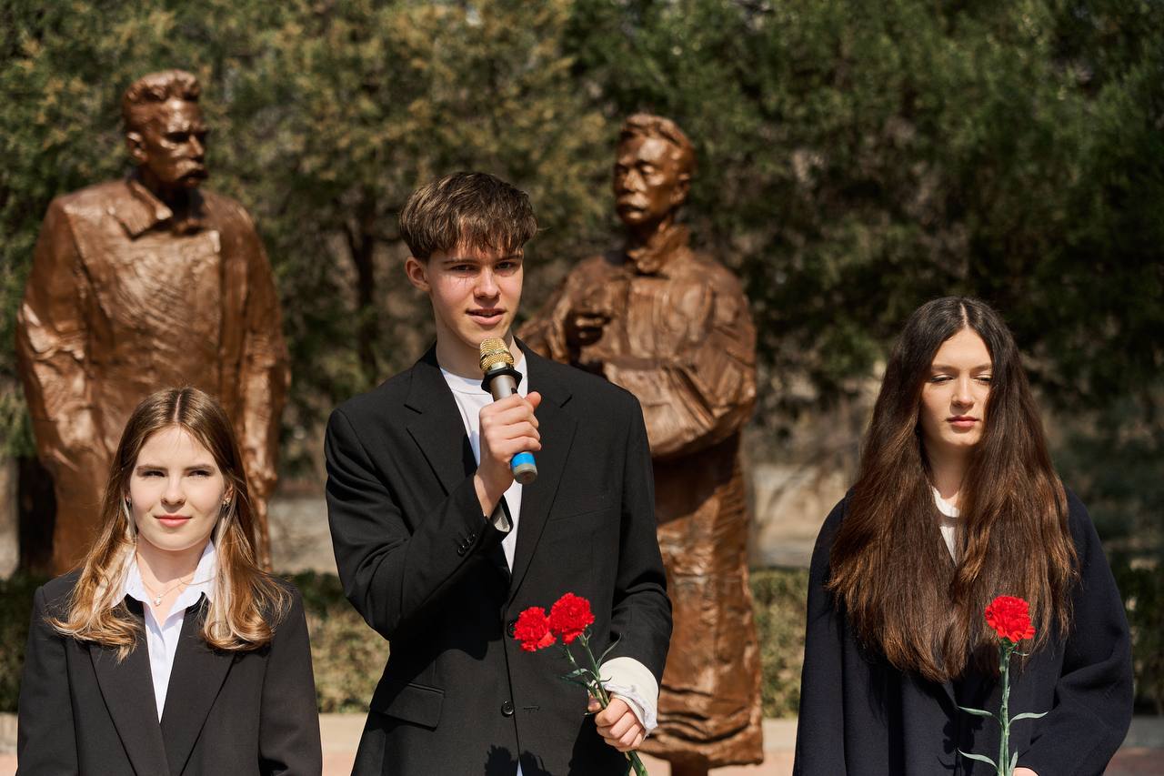 16 марта в Посольстве России в Китае состоялось мероприятие, посвященное дню рождения классика русской литературы Максима Горького 16 марта в Посольстве России в Китае состоялось мероприятие, посвященное дню рождения классика русской литературы Максима Горького