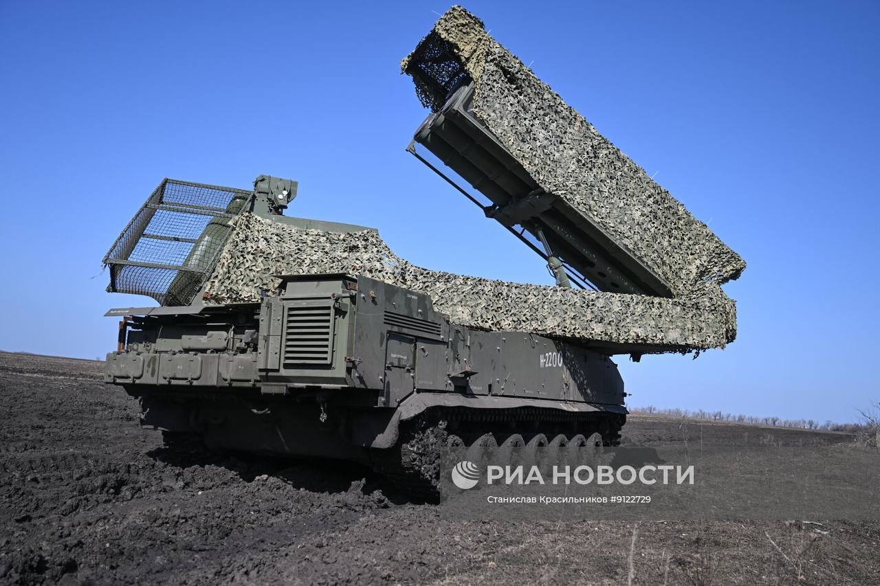 Боевое дежурство ЗРК "Бук-М3" группировки войск "Центр" на Добропольском направлении СВО Боевое дежурство ЗРК "Бук-М3" группировки войск "Центр" на Добропольском направлении СВО