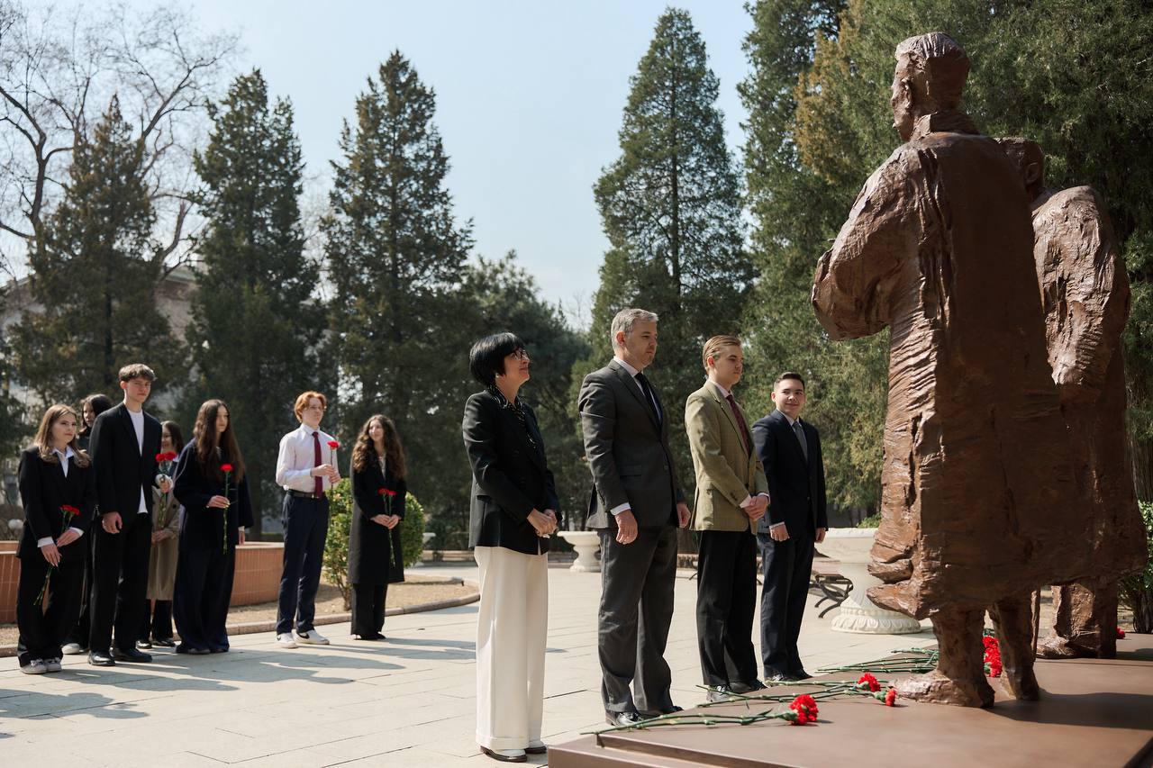 16 марта в Посольстве России в Китае состоялось мероприятие, посвященное дню рождения классика русской литературы Максима Горького 16 марта в Посольстве России в Китае состоялось мероприятие, посвященное дню рождения классика русской литературы Максима Горького