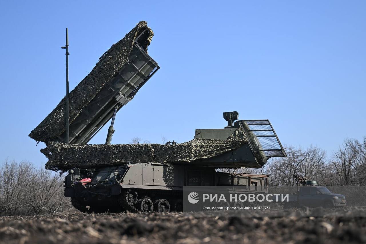 Боевое дежурство ЗРК "Бук-М3" группировки войск "Центр" на Добропольском направлении СВО Боевое дежурство ЗРК "Бук-М3" группировки войск "Центр" на Добропольском направлении СВО