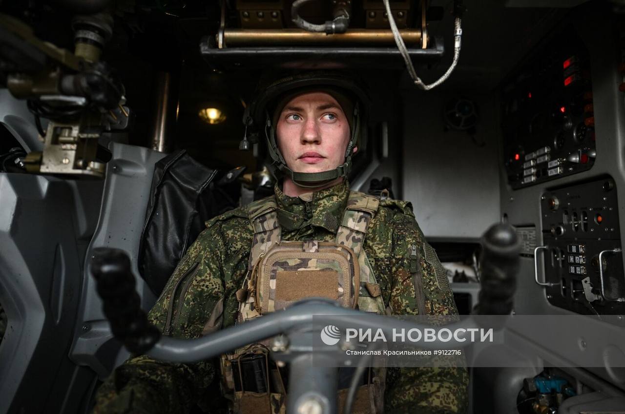 Боевое дежурство ЗРК "Бук-М3" группировки войск "Центр" на Добропольском направлении СВО Боевое дежурство ЗРК "Бук-М3" группировки войск "Центр" на Добропольском направлении СВО