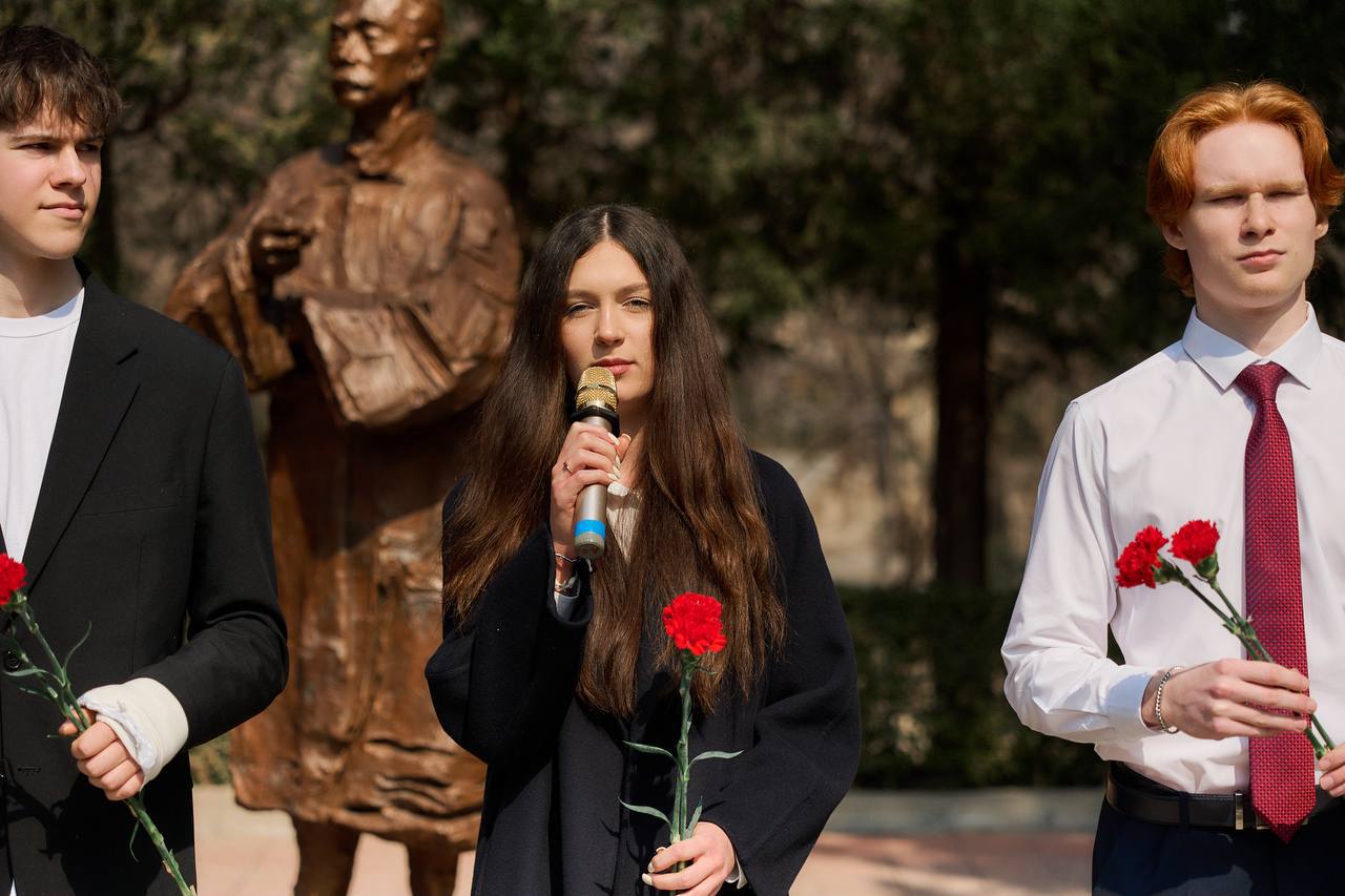 16 марта в Посольстве России в Китае состоялось мероприятие, посвященное дню рождения классика русской литературы Максима Горького 16 марта в Посольстве России в Китае состоялось мероприятие, посвященное дню рождения классика русской литературы Максима Горького
