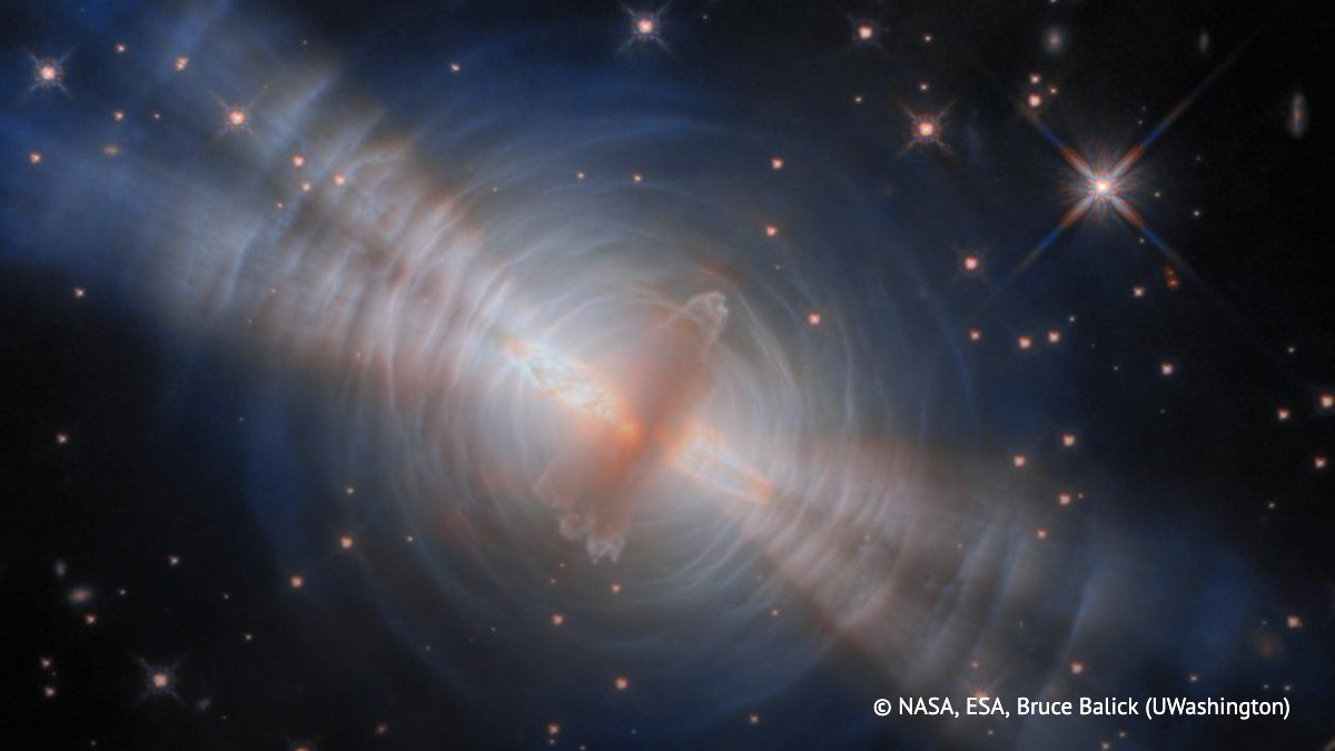 В космосе зафиксировали свечение, сопровождающее гибель массивных быстровращающихся звезд, сообщила пресс-служба МГУ имени М. В. Ломоносова